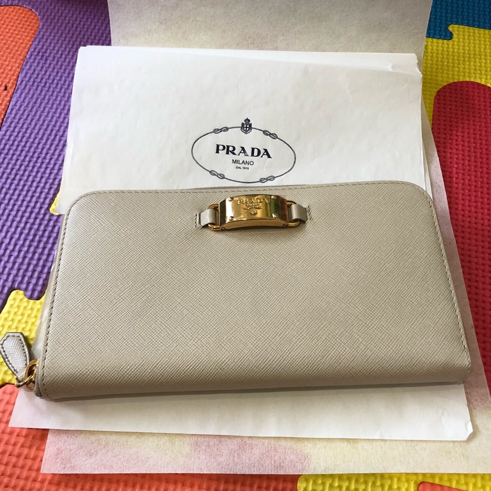 💯% Authentic Prada Saffiano Cream/Beige Wallet
